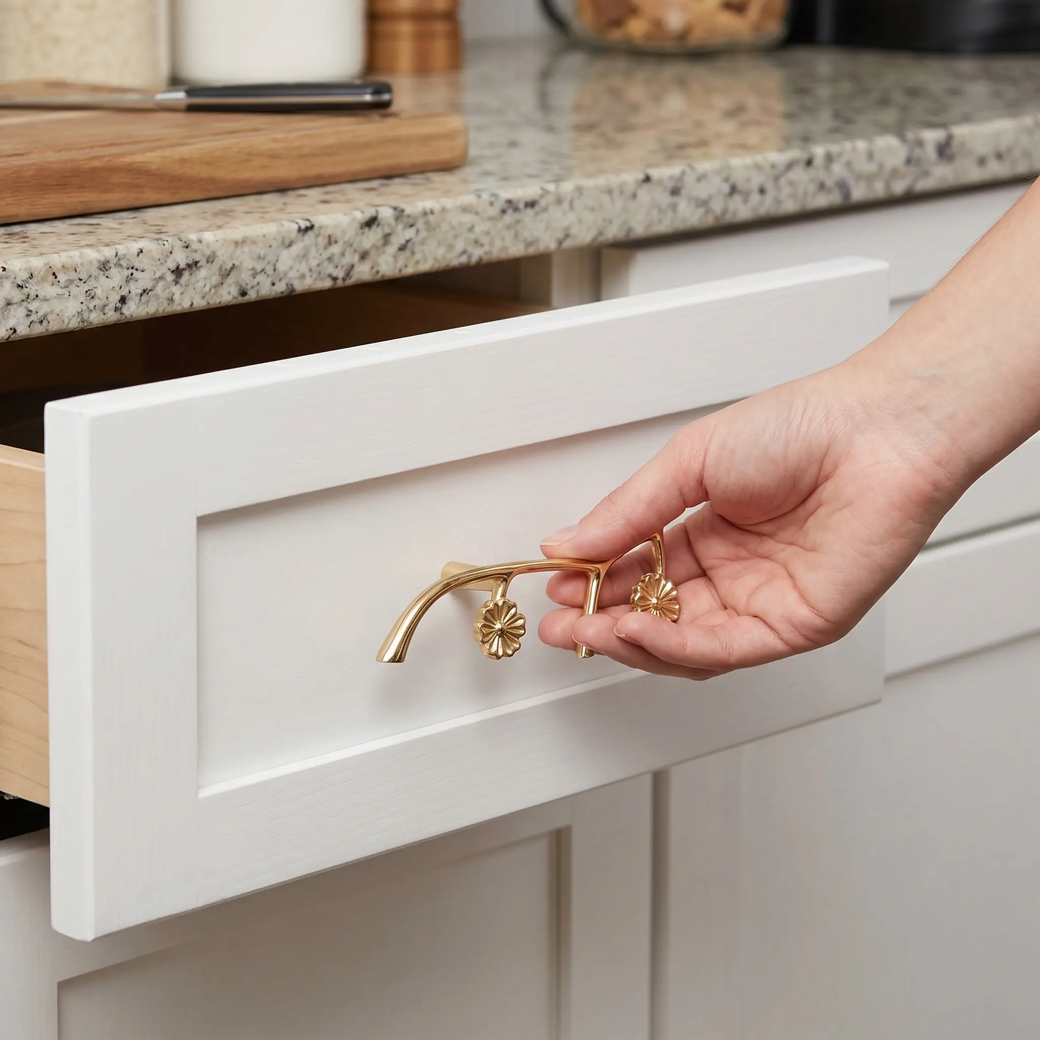 Plum Blossom Branch Decorative Cabinet Pull Gold Brass Antler Twig Handle for Wardrobe Drawer Door Furniture Hardware Knobs
