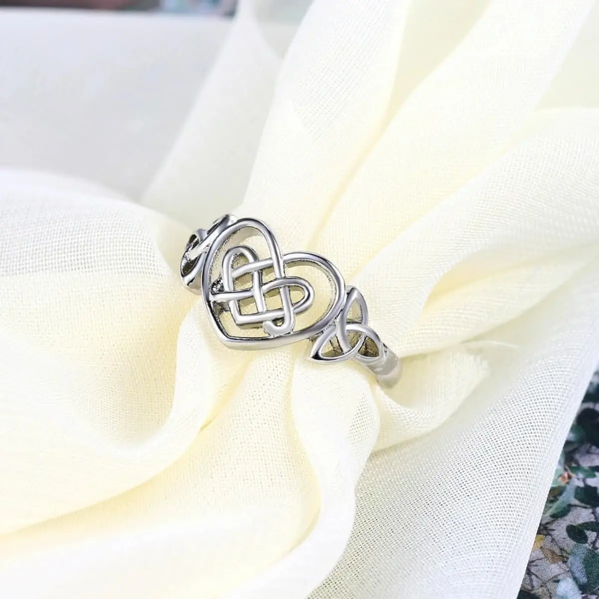 S925 Silver Celtic Knot Heart Rings for Women High Polish Tarnish Resistant Eternity Wedding Band Hollow Out Geometric Jewelry