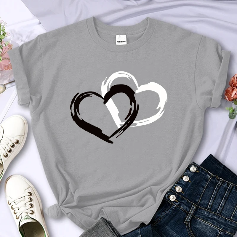 

Женская футболка с принтом Love Heart, повседневная одежда с графическим принтом, женская рубашка с коротким рукавом, женская уличная футболка для влюбленных ￼ ￼ ￼