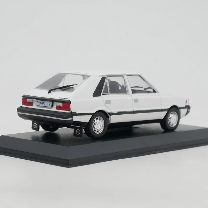 Diecast 1:43 scala FSO POLONEZ 1500 simulazione modello di auto in lega Static Dispaly giocattolo da collezione regalo Souvenir Decration