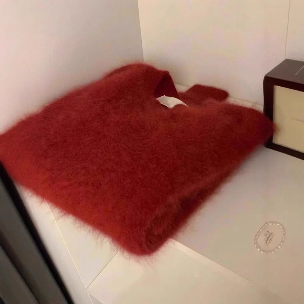 White Solid Color Plush Sweater Women's 2026 New Autumn and Winter High-end Temperament Super Good-looking Beautiful Top Thick