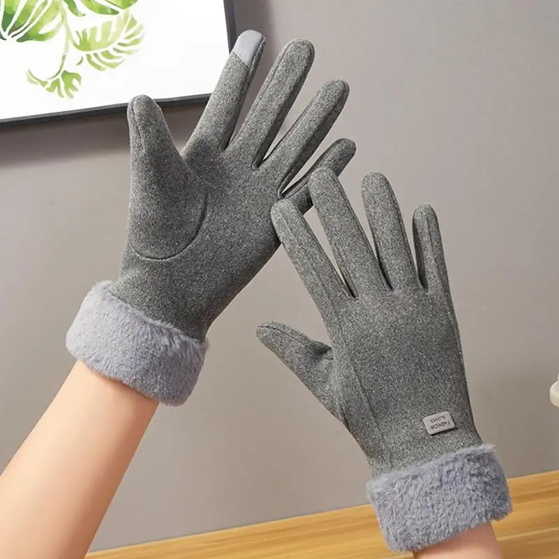 Die warmen Winterhandschuhe für Damen sind winddicht und kältebeständig, haben ein dickes Futter aus Kunstfell und sind als Touchscreen-Handschuhe geeignet. – Detail 5