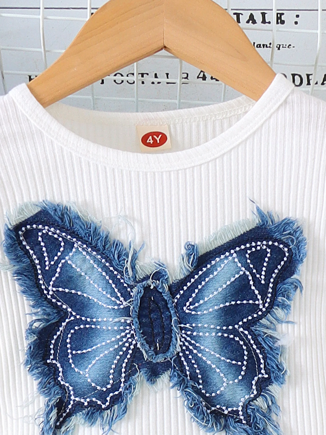 2PCS New Autumn Style For 4-7 Year Old Girls. Comfortable Simple And Fashionable White Butterfly Top + Denim Pantsuit