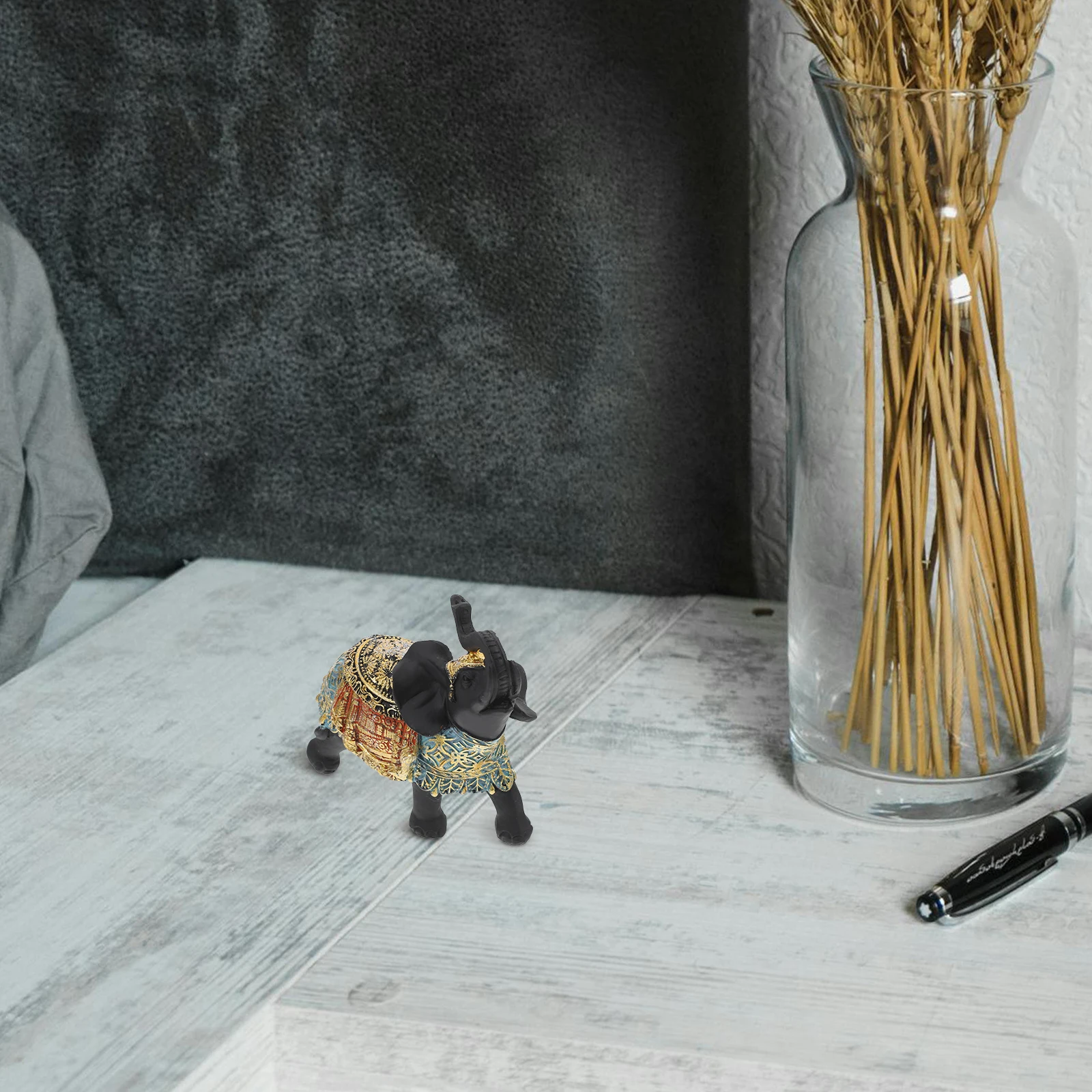 

1pc Resin Elephant Statue Home Decor Small Figurine Detailed Craft Unique Shape Desk Garden Bedroom Office Ornament