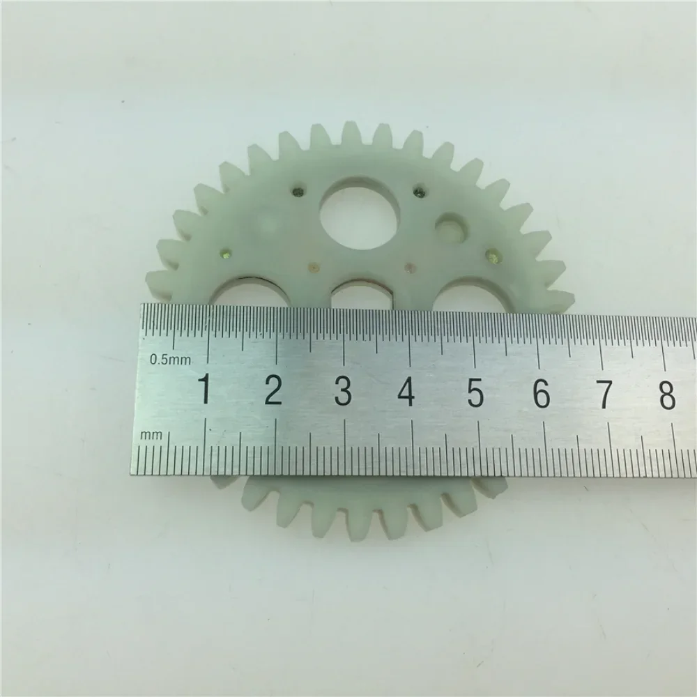 1pcs for Applicable To Zongshen Lifan Futian Longxin Water-cooled Tricycle Oil Pump Gear 35-37-39 Water-cooled Gear