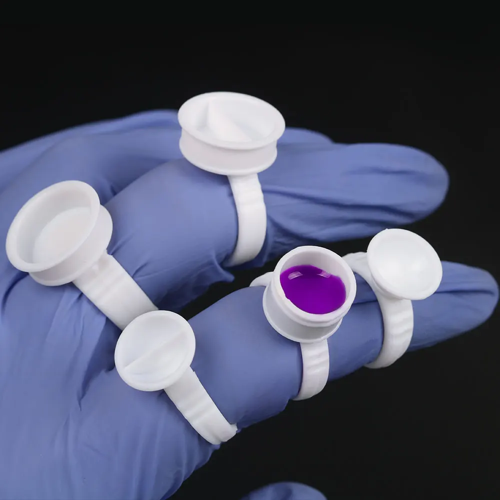 100PCS Tattoo Rings Cups Disposable Glue Holder Plastic Tattoo Pigment Ring Adhesive Makeup Rings For Eyelash Extension Nail Art