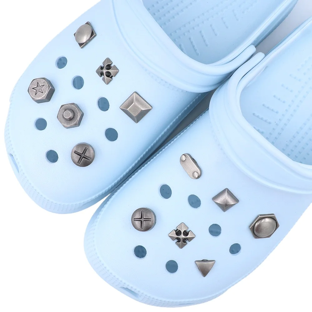 1 Piece Shoe Accessories Charm Metal Rotundity Triangle Bolt DIY 크로크 Sandals Ornament Square Hexagon Shoe Decorations Gift