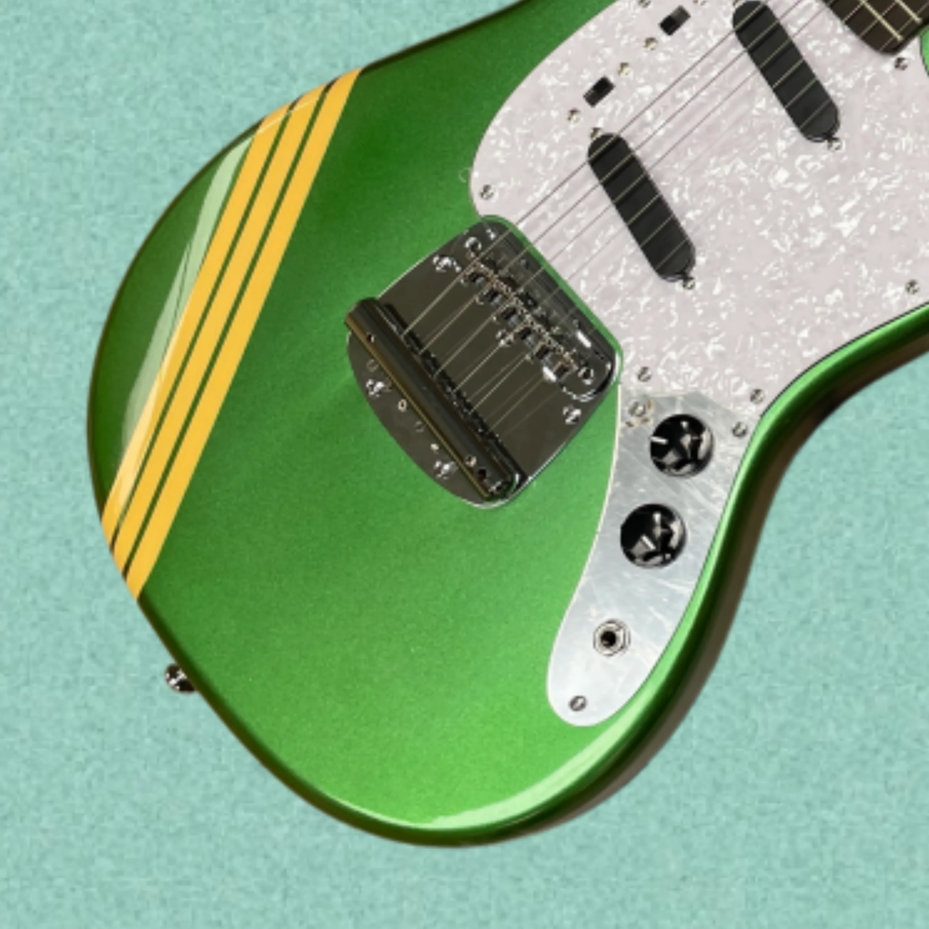 6-string metal green electric guitar with white pearl guard plate,yellow stripe,black knobs guitars—retro rock electric guitarra