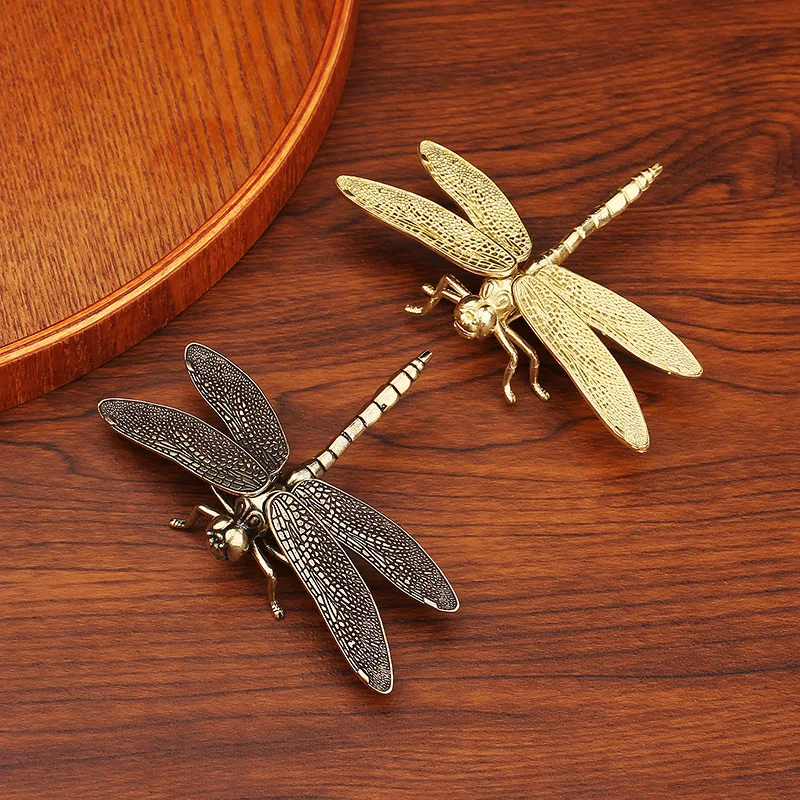 

1pc Brass Dragonfly Figurine Solid Brass Animal Statue for Office Desk Decor, Tea Pet, Anime-Themed Party Ornament