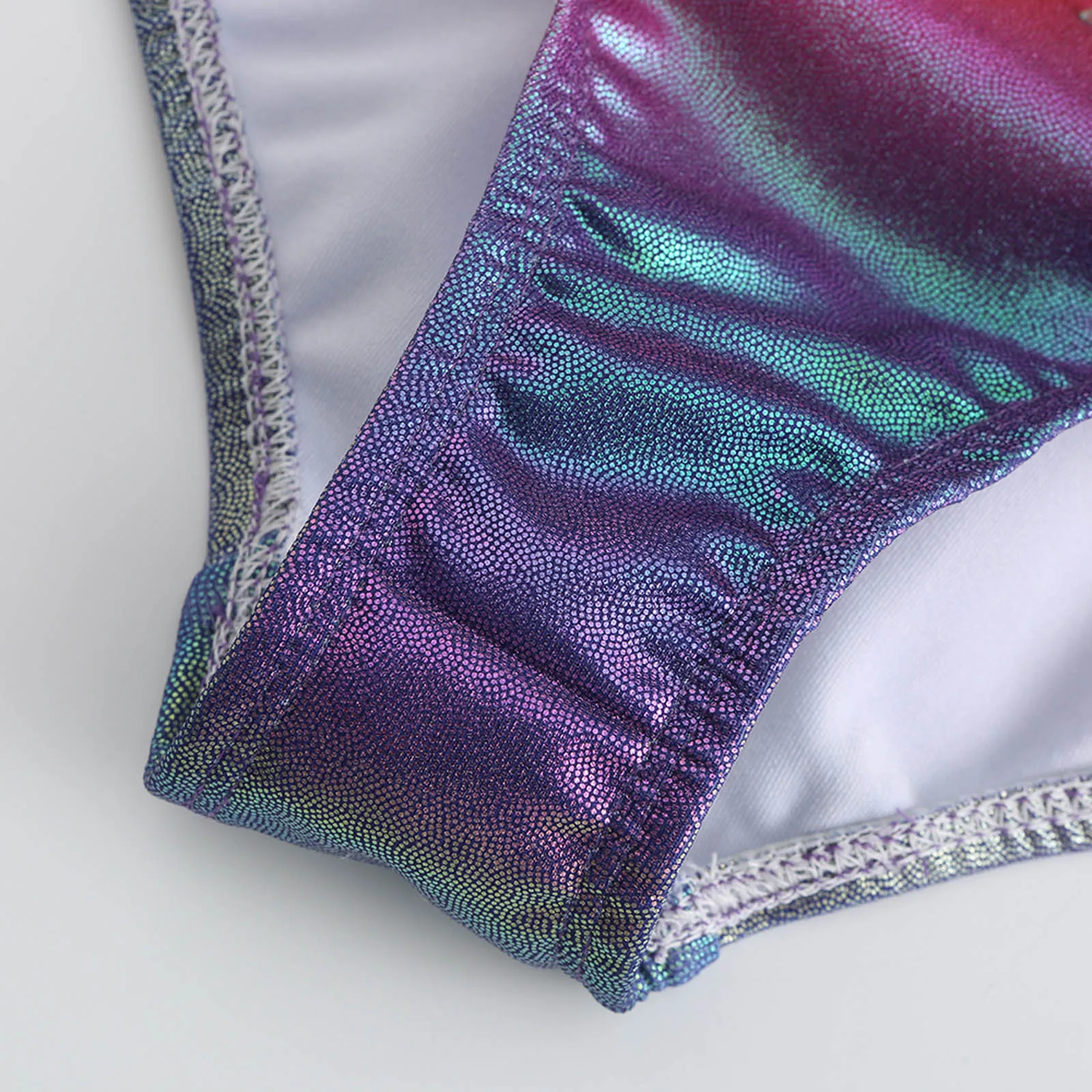 Dziecięce gimnastyczne trykoty dla dziewcząt, strój do łyżwiarstwa figurowego, baletu i tańca, błyszczące cyrkonie, siateczka, długi rękaw, body z dopasowanymi szortami.