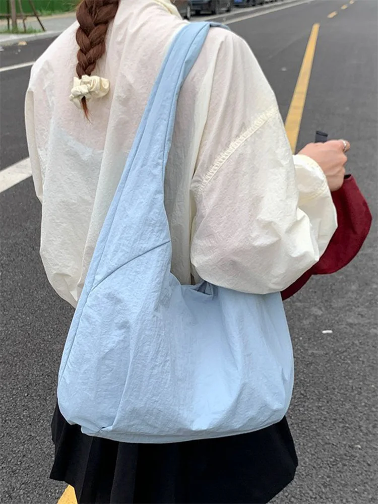 

Роскошная женская сумка 2025 года. Высококачественная сумка в дизайнерском стиле. Модная сумка известного бренда с премиум-детальонами.