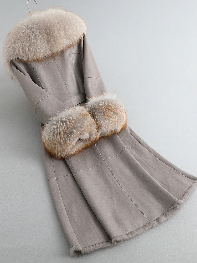 سترة جديدة متوسطة إلى طويلة من فراء الراكون وبطانة داخلية من فراء الأرانب للنساء