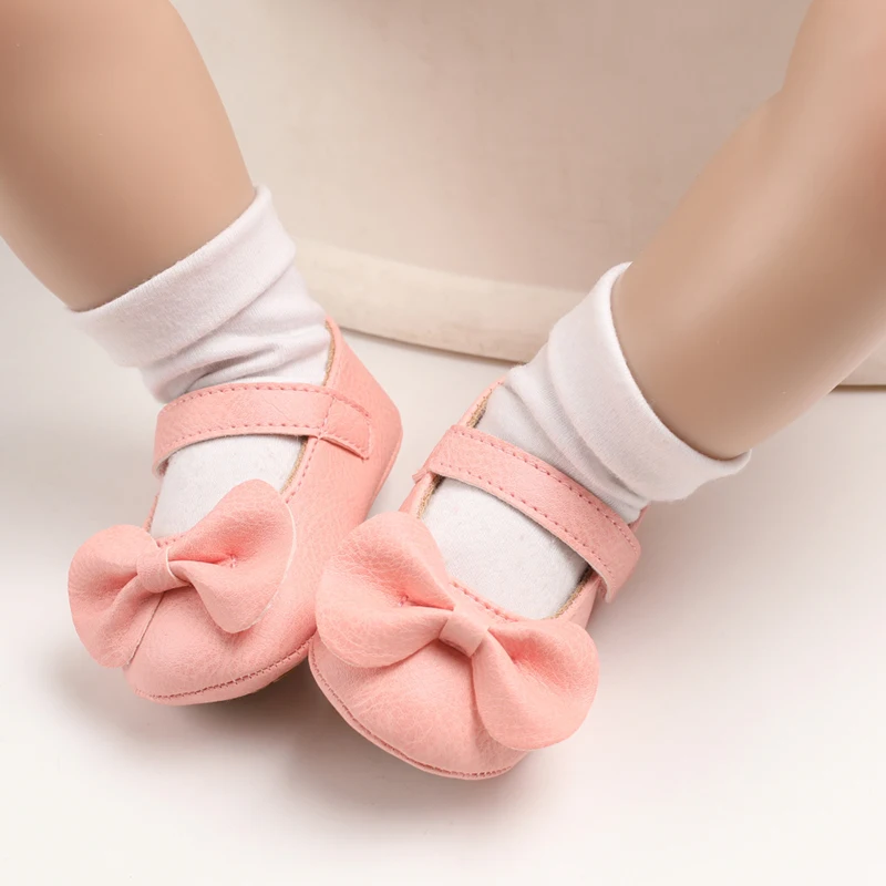 Einfarbige PU-Leder Prinzessinnen-Schuhe mit Schleife und rutschfester Gummisohle für Babys von 0-18 Monaten. – Detail 10