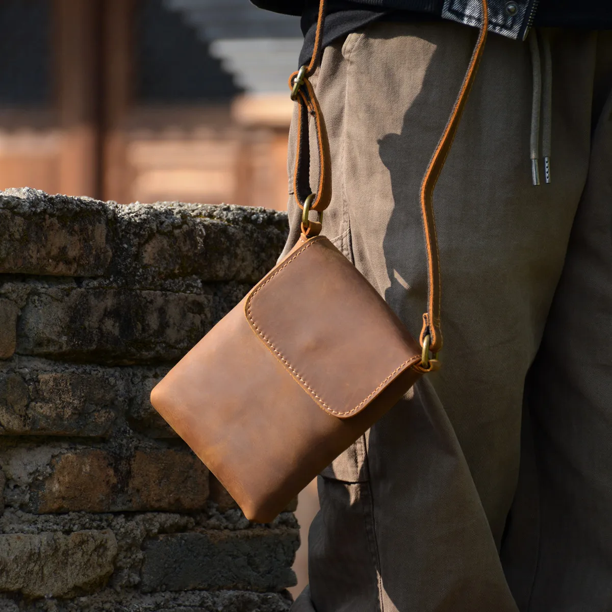 Vintage Genuine Cowhide Men's Crossbody Bag Fashionable Mad  Leather Phone Bag Simple Design Soft Vertical Square Shape