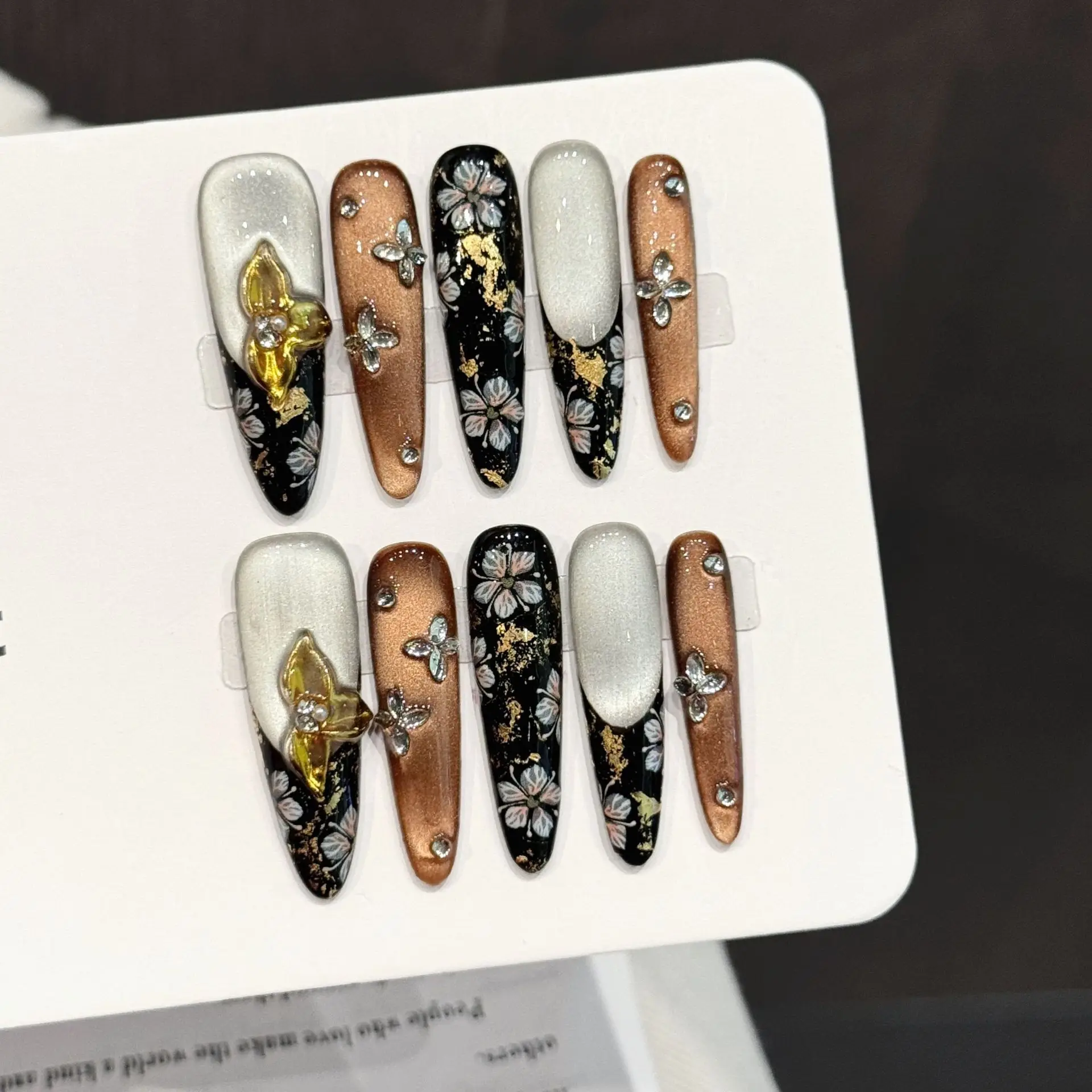 10PCS Stiletto Handmade Press On Nails,Contrasting Color Style,Suitable For Festivals Parties And Daily Wear.