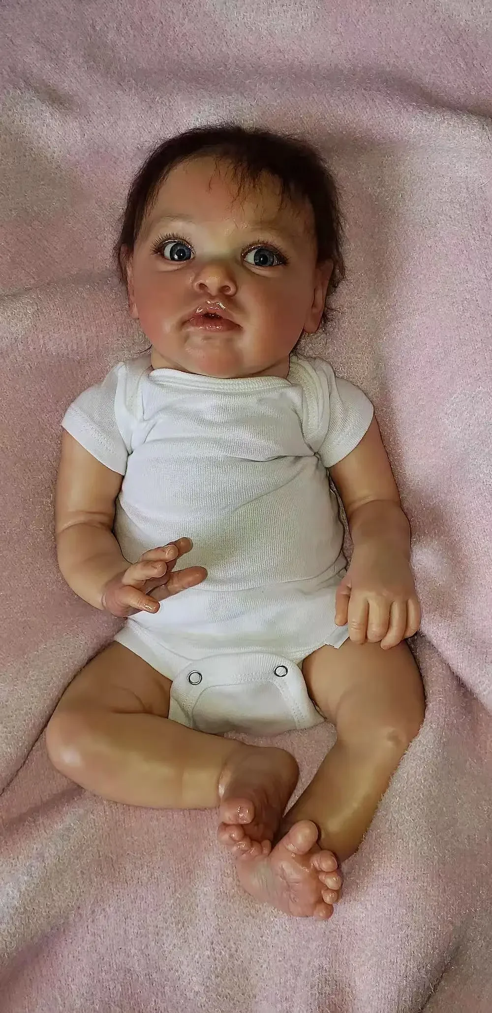 EGO, suministro limitado personalizado, Chantal de bebé Reborn de 22 pulgadas con pelo enraizado a mano, muñeca ya terminada con diferentes vestidos