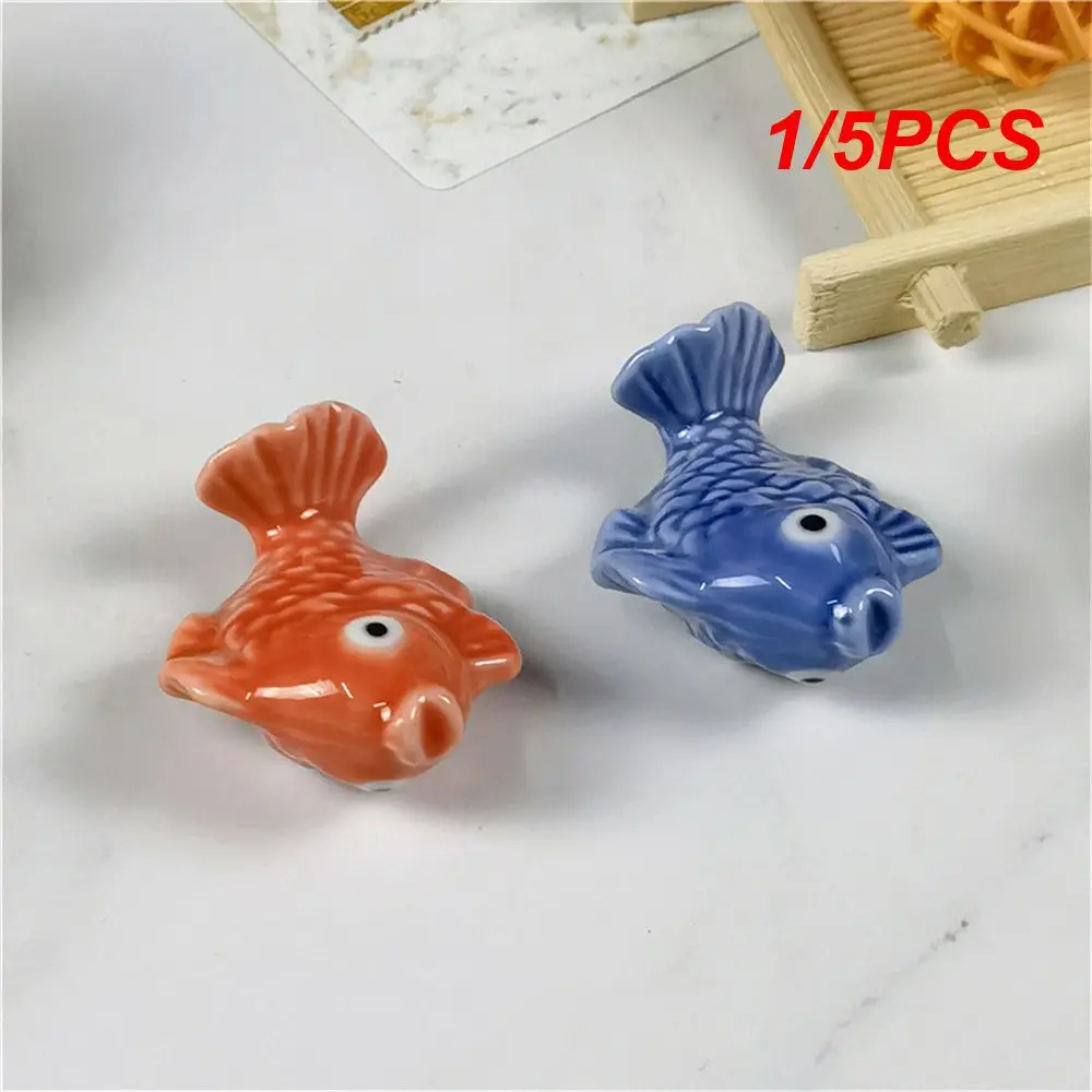 1/5PCS Chopsticks Rack Ceramic Cartoon Little Carp Cuisine Restaurant Spoon Rack Chopsticks Carp Color