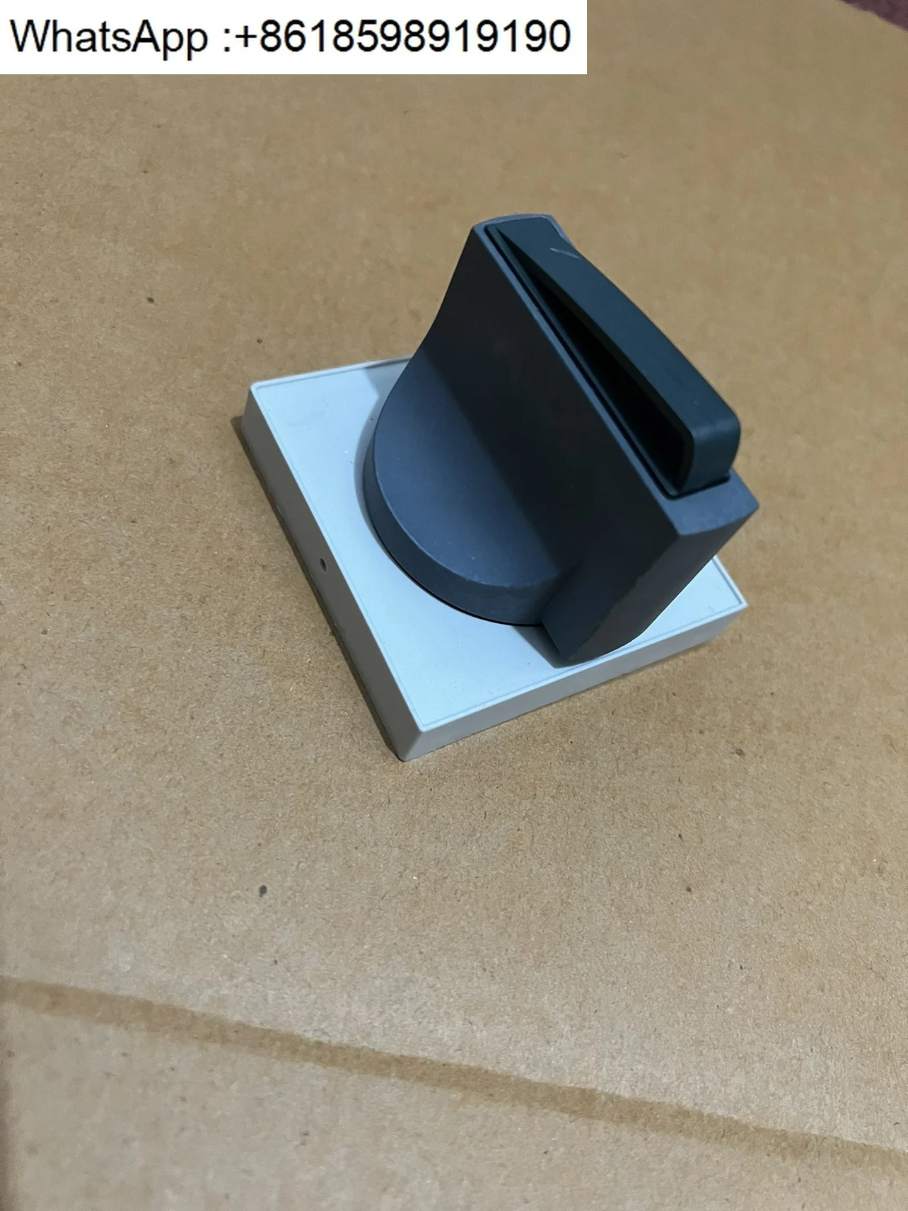 type-poignee-3vt-poignee-8216-rotatif-8110-boitier-moule-circuit-basse-tension-armoire-isolation-capacitive