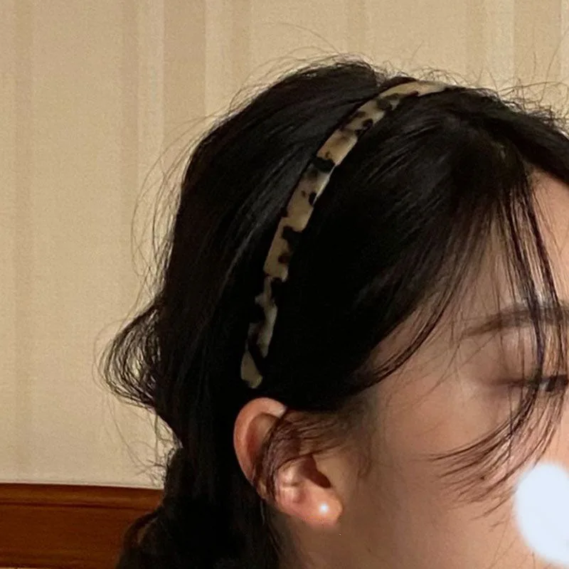แถบคาดศีรษะแบบกรดอะซิติกสัมผัสระดับไฮเอนด์กันลื่นที่คาดผมย้อนยุคแบบฟันเครื่องประดับผู้หญิงสีขาวทุกวัน