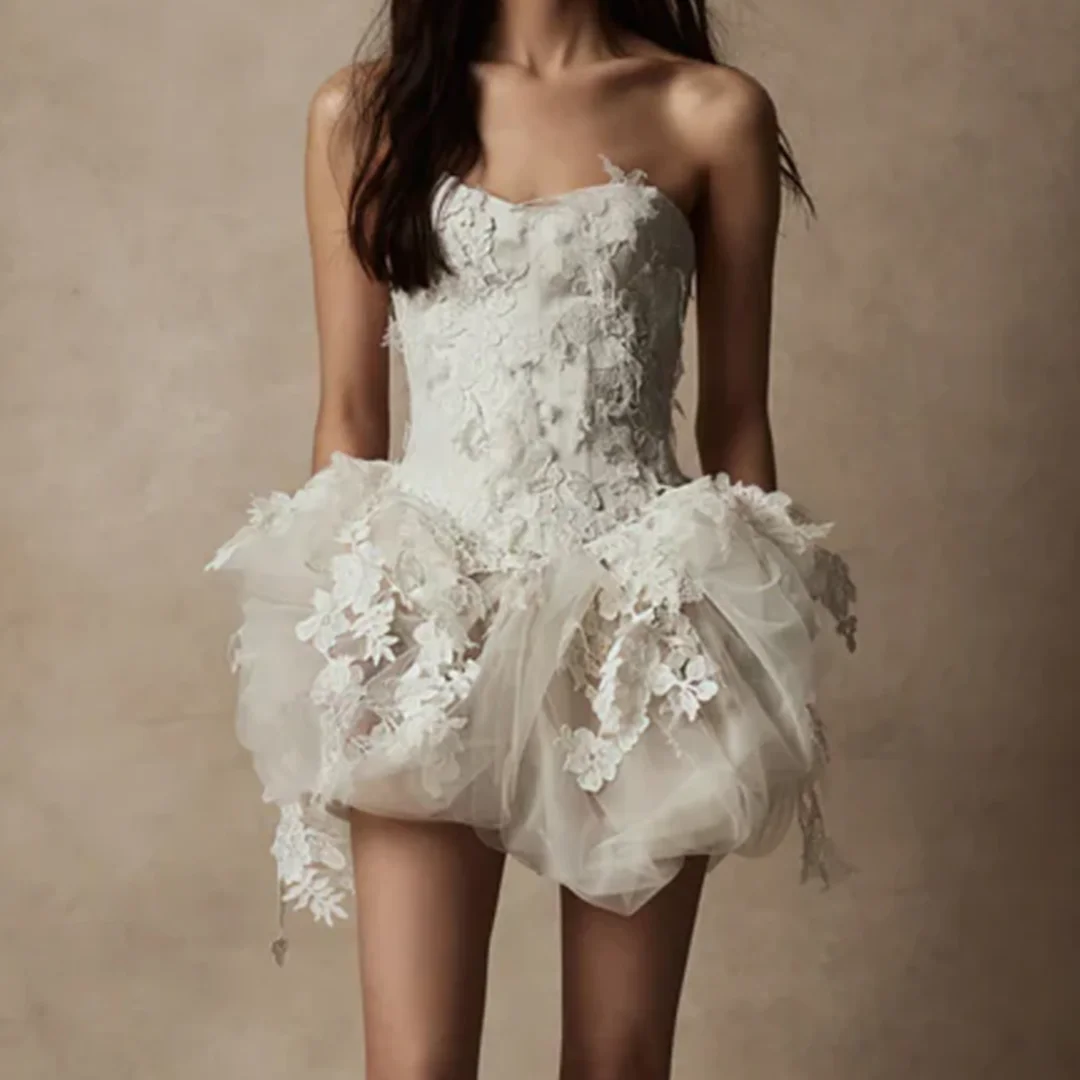 Fantastisches Elfenbein-Spitzen-Blumen-Minikleid nach Maß, Geburtstagsparty-Kleider, gerüschter Tüll, trägerlos, kurzes Hochzeits-Brautkleid