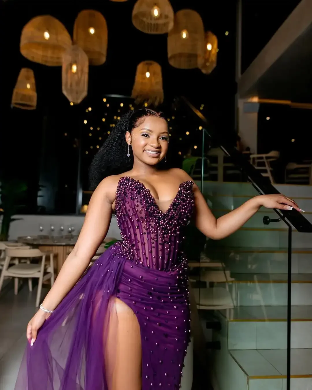 Di lusso Aso Ebi Viola Sirena 3D Perla Vestito Da Sera Del Partito delle Donne 2026 Sexy Con Scollo A V Split Occasioni Formali Vestito Da Ballo Personalizzato