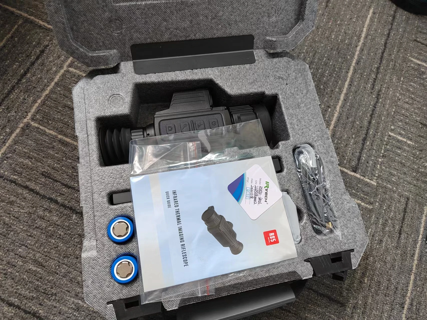 Câmera monocular de visão noturna RS519mm de visão térmica 384 * 288 Câmera infravermelha de visão noturna com imagem térmica