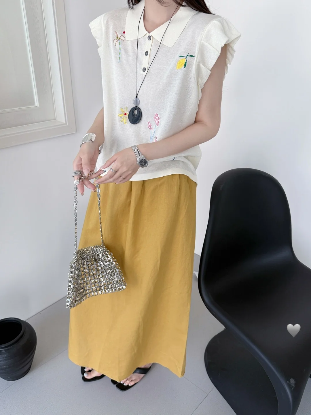 

Новая летняя женская блузка из ледяного шелка с вышивкой в мультяшном стиле, круглым вырезом, рукавами-крылышками и свободным кроем