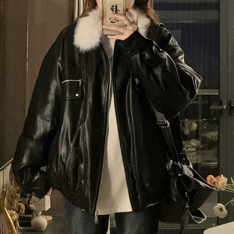 [EWQ] Streetwear Vintage Spliced Fur Collar Long Sleeve PU Leather Jacket Women Warm Parkas Overcoats 2024 Winter 16O3656