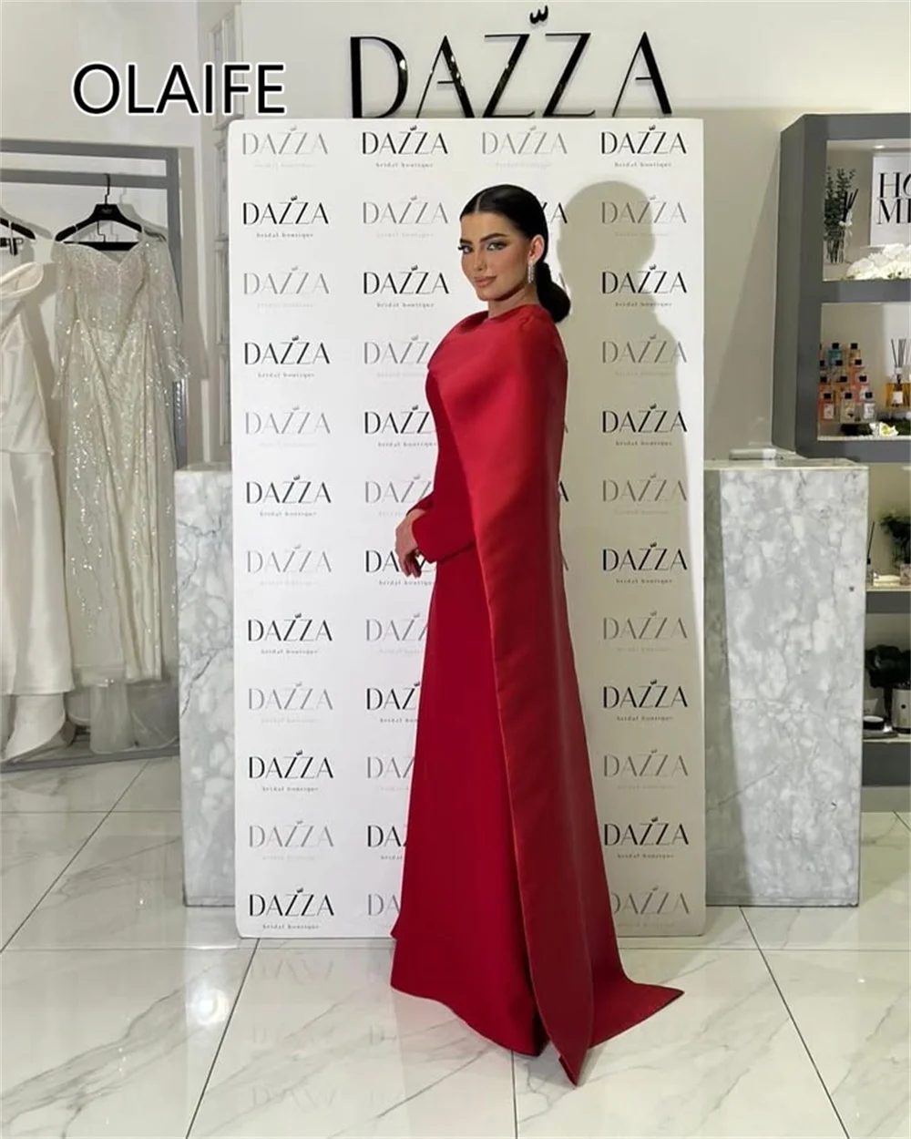 Bescheiden O-hals satijnen avondjurk Arabische jurk met lange mouwen schede vloerlange avondjurk voor dames met cape op maat