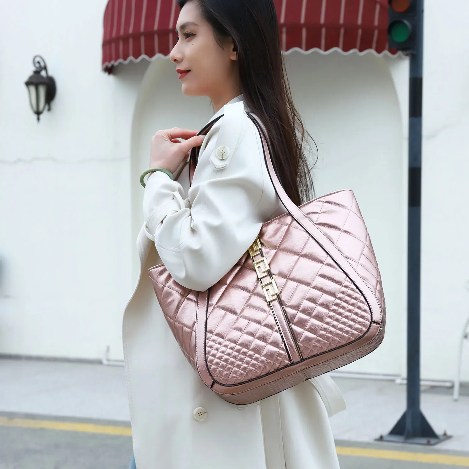 

2025 Popular Leather Handbags Women's Messenger Bag Shoulder Crossbody Elegant Designer Luxury Brand with Pockets