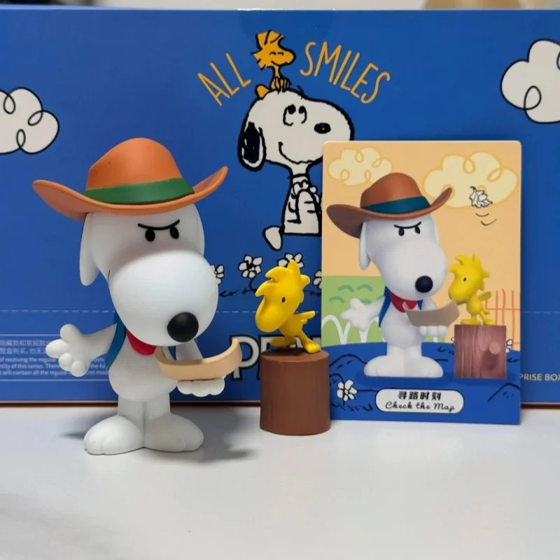 Scatola cieca originale Peanuts Anime Snoopy Travel Partner Series Kawaii Action Figure Desk Decor Ornament Giocattolo regalo da collezione