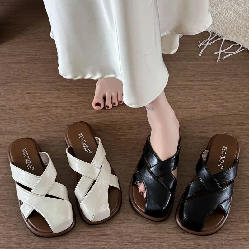 

2025 Fashion Women's Summer Braided Slippers - Hollow Retro Enclosed Toe Design, Flat Slip-On Beach Essential