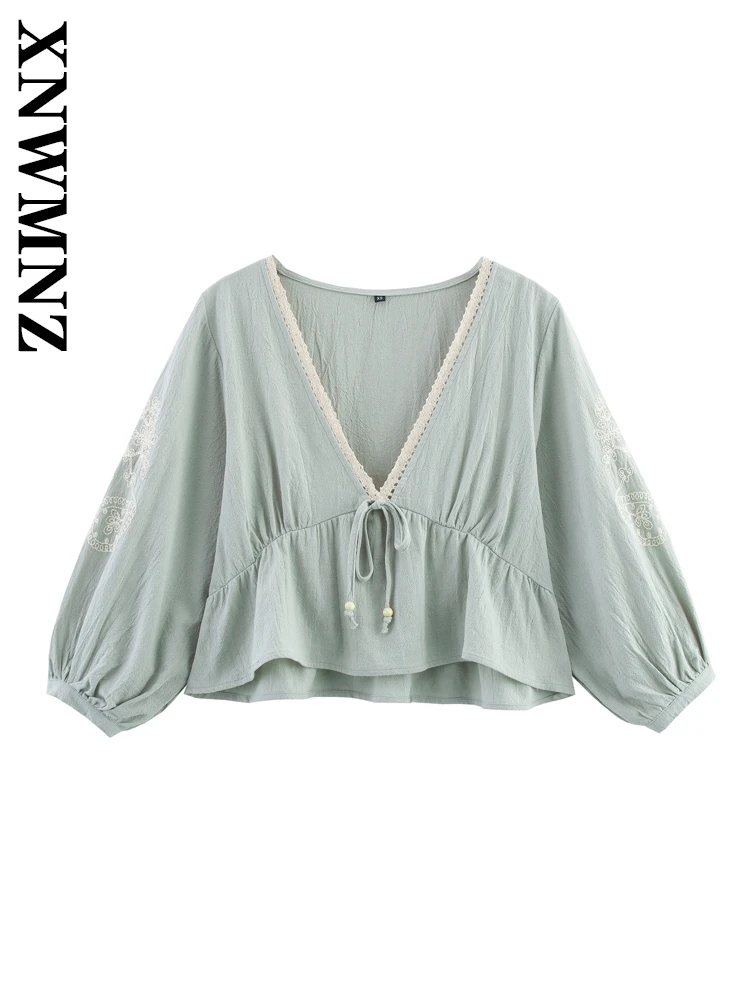 

XNWMNZ 2025 летний новый женский простой праздничный короткий пуловер с длинными рукавами и v-образным воротником, повседневный модный женский зеленый шикарный тонкий топ с галстуком