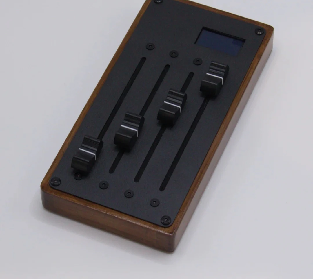 Minimalist 4-track Midi C Controller,  Host, MIDI Controller, Fader, String Expression Drawing (without Display)