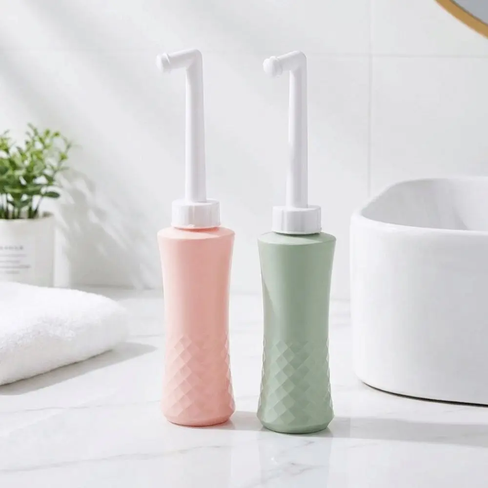 Essentials Easy Squeeze Mom Peri Bottle Portable Angled Nozzle Perineal Bottle Lightweight Female Wash Bottle Feminine Hygiene