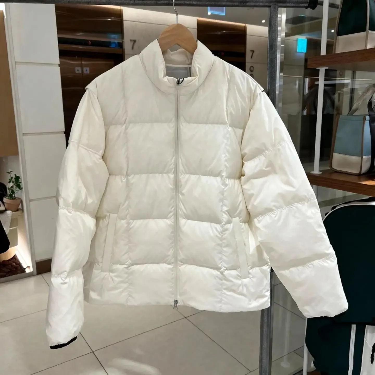 2026 New Winter Men Golf Down Jacket Stand Collar Hoodless Windproof Warm Detachable Sleeves Golf Tops