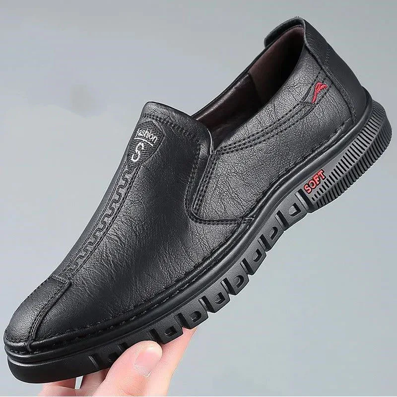 2022 Autumn New Leather Shoes for Men Light Slip-on Soft Sole Driving Shoes Leather Daily Commuter Shoes Casual Loafers Zapatos