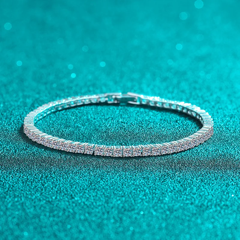 

Ladies PT950 Platinum Bracelet, Mossanite Single 6 Points, 2.5mm Luxurious Row Drilling Design, Full Diamond Setting.