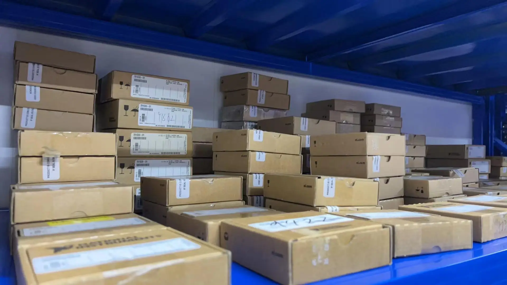 وحدة الإدخال/الإخراج القابلة لإعادة التشكيل متعددة الوظائف NI PXI-7842 OR PXI الجديدة هنا