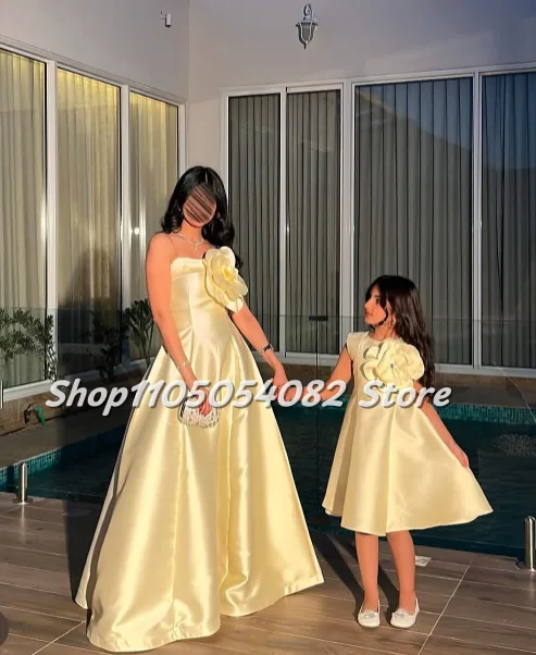 

Элегантное атласное вечернее платье без бретелек по индивидуальному заказу. Светло-желтое арабское бальное платье. Вечернее платье с трехмерной аппликацией по краю.