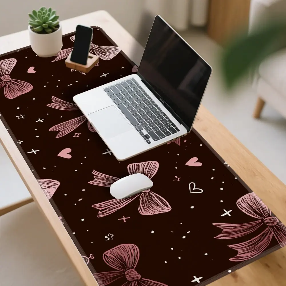 mouse-pad-gamer-super-grande-estetico-marrom-escuro-com-lacos-coracoes-e-estrelas