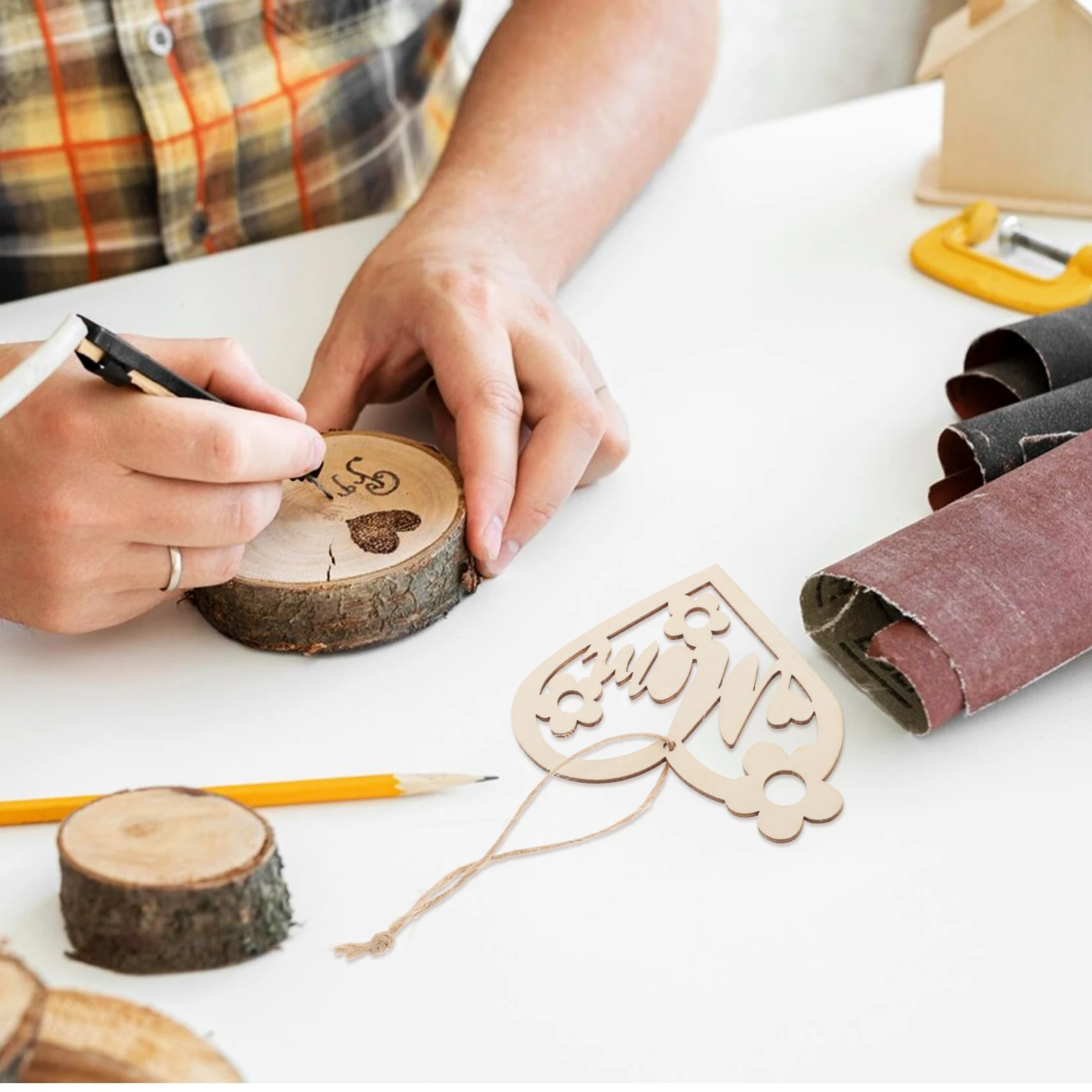 

20 Set Mom Unfinished Wood Crafts Day Wood Chips MOM Heart Shaped DIY Paintable Unfinished Crafts Sewing Accessories Home Decor