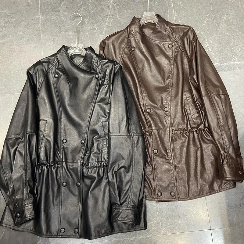 レザージャケット 冬用 レディース エレガント スタイリッシュ オイルワックス加工 シープスキン スタンドカラー ドローストリング スリム ダブルボタン ミディアム～ロングコート