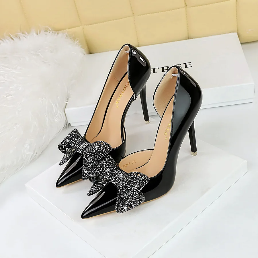 

Ladies Pumps Shoes Style Banquet Slim Ultra Red High Bottom Heels Shallow Mouth Pointed Hollow Diamond Single Bow Heeled Shoese