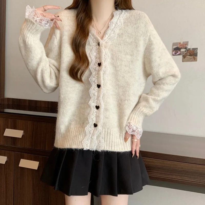 Cárdigan de punto con cuello en V y empalme de encaje de estilo coreano para mujer, suéter de manga larga con diseño de botones de corazón y temperamento, abrigo, Tops elegantes