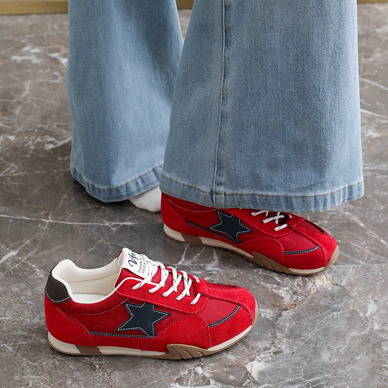 Women's Retro Casual Shoes Flat Non Slip Lightweight and Comfortable Walking Sneakers Fashionable Shoes 2026 Autumn New Style