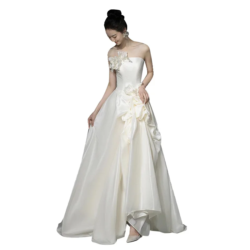 ชุดแต่งงานผ้าซาตินฝรั่งเศสแบบเบา สไตล์ฤดูใบไม้ผลิ แบบใหม่ สายเดี่ยว กระโปรงลายดอกไม้ ซีรีส์ป่า สำหรับถ่ายภาพกลางแจ้ง พร้อมผ้าคลุมผม