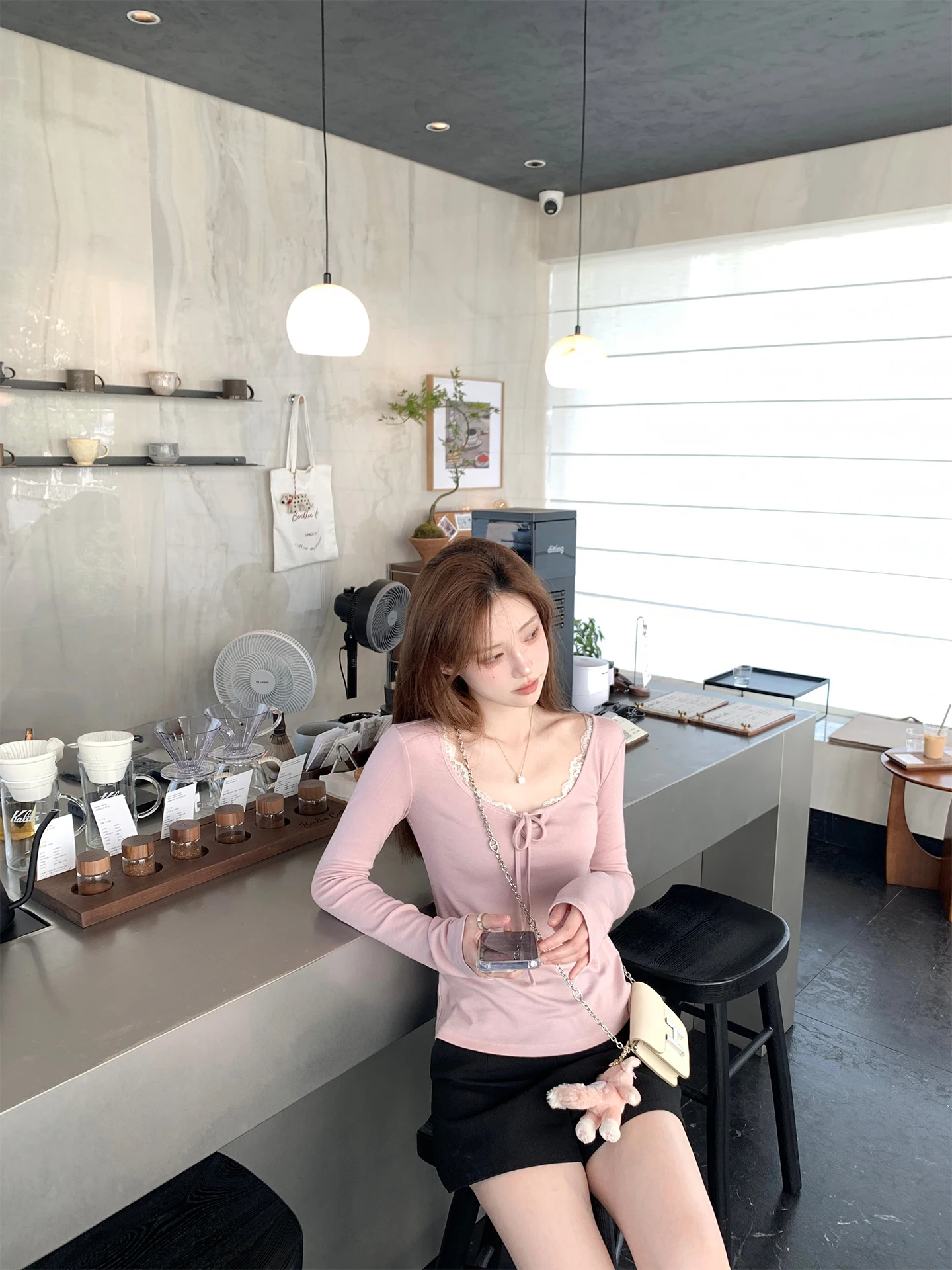 

Ballet Sle Long Sve V-Ne Slim Fit Pure Color Wool Blend Top with Lace Paneling And Belt Detail Gentle Faion Ladies T...