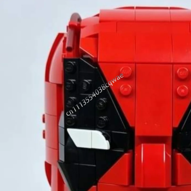 698PCS Red Hero Mask Character Head MOC Building Blocks DIY Creative Assembly Puzzle Educational Toy Collection Decoration Gift