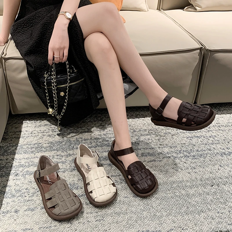 2024 Sommer neue Sommer Frau weiche Schuhe Frauen Riemen Strands andalen Gladistor Stil flache Absätze Schuhe weibliche Damen Sandalen 35-40